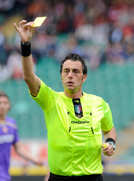 Angelo Martino Giancola con il cartellino giallo
